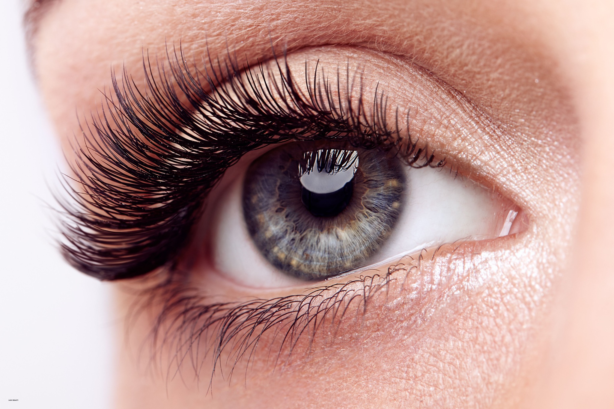 Lifted natural lashes and defined eye area