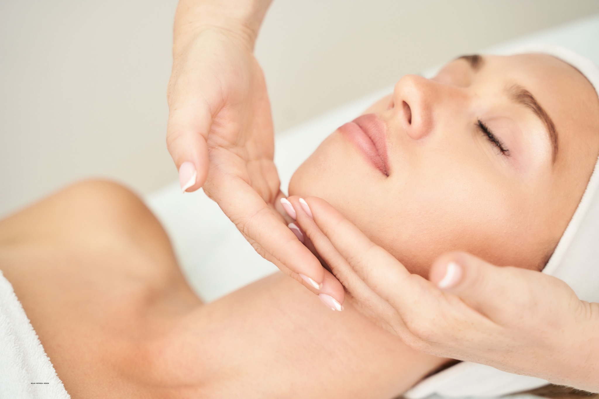 Relaxing professional facial massage service