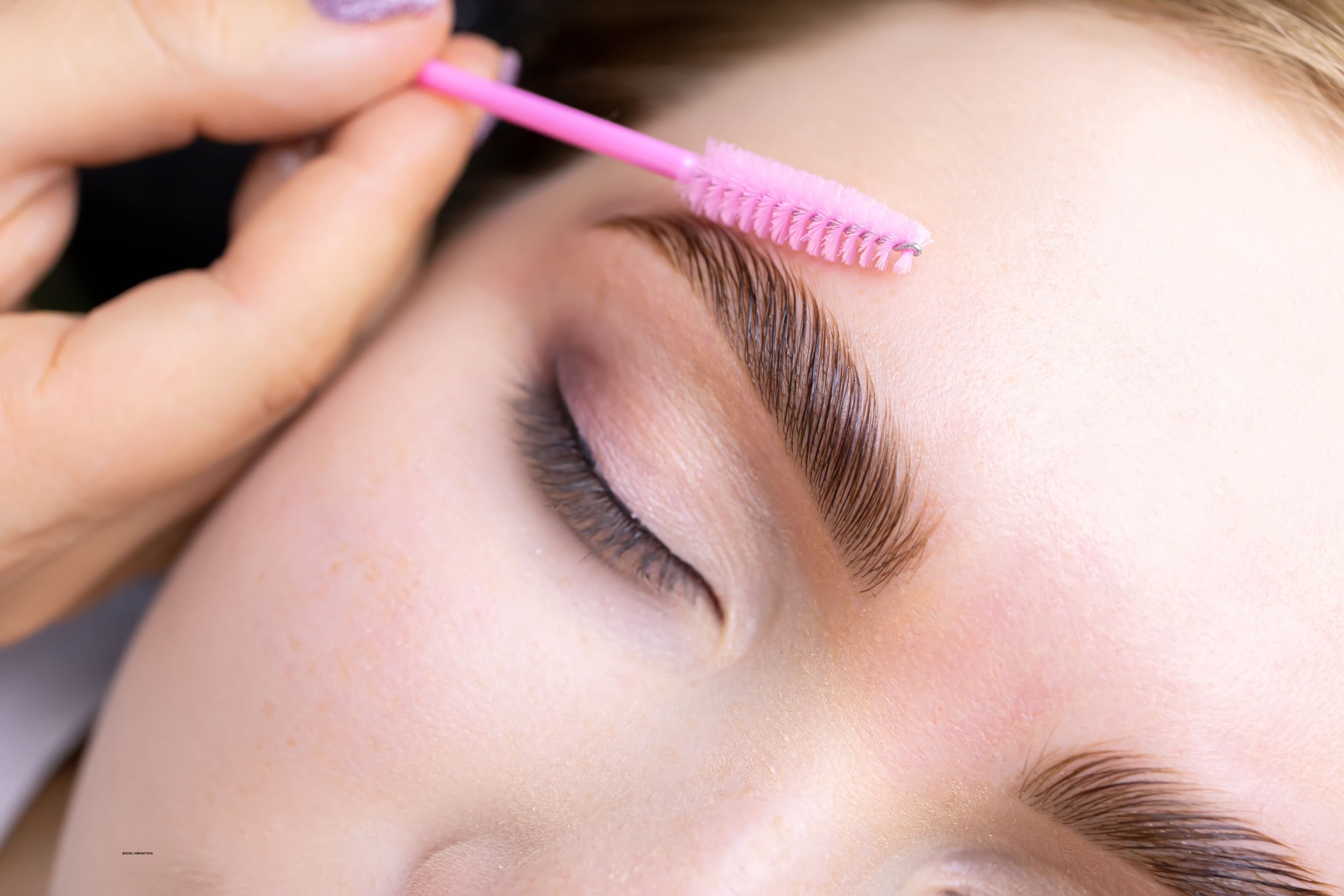 Smooth, lifted and polished eyebrow appearance
